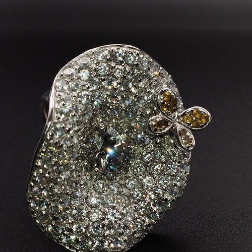 Ring Large Flower with Zircon like new
