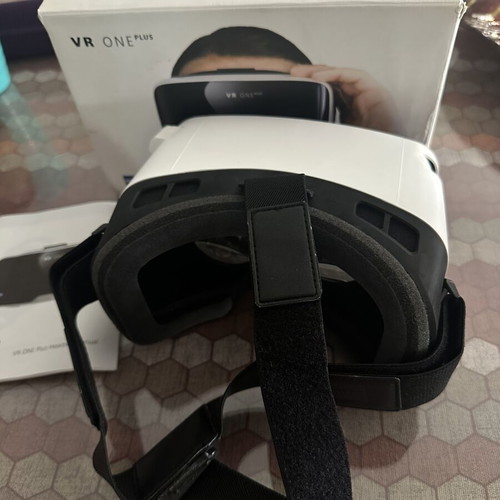 Zeiss VR One Plus VR accessory unused