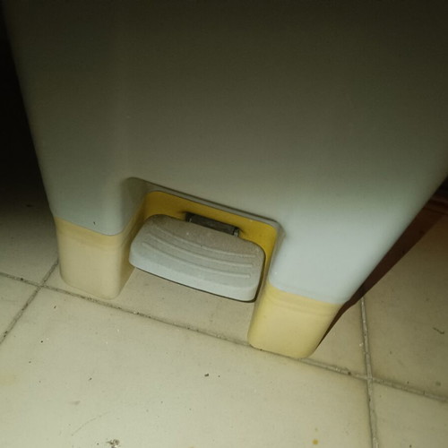 Planet 70L pedal bin used, plastic trash can
