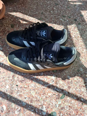 Ανδρικά αθλητικά παπούτσια Adidas Samba σαν καινούργια, μέγεθος 45, λευκό-μαύρο