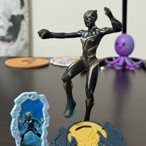 Kinder Black Panther figure like new