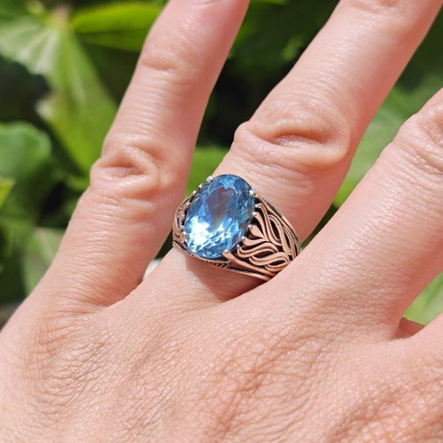 Silver ring with blue topaz new, size 7.5