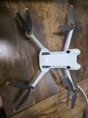 DJI Mini 4 Pro Fly Combo drone