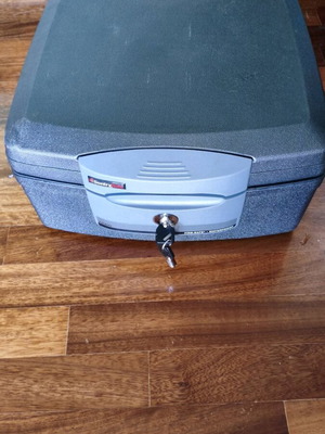 Χρηματοκιβώτιο Sentry Safe Firesafe waterproof σαν καινούργιο με 2 κλειδιά