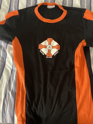 Billardi T Shirt Medium 90s Like New, Black and Orange