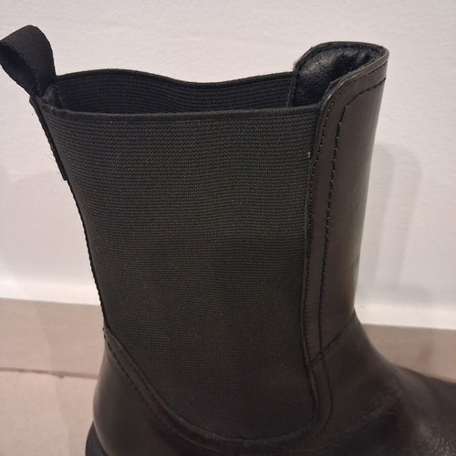 Lasocki boots size 37 like new, black leather
