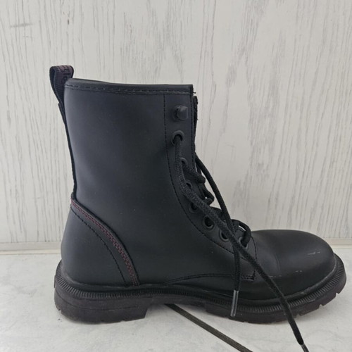 Wrangler boots like new with burgundy details size 38