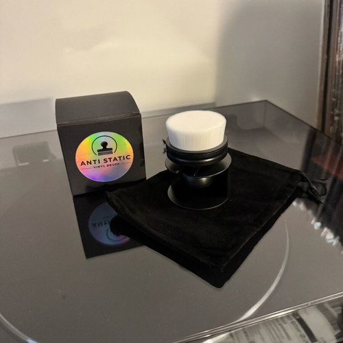 Antistatic vinyl brush like new with case