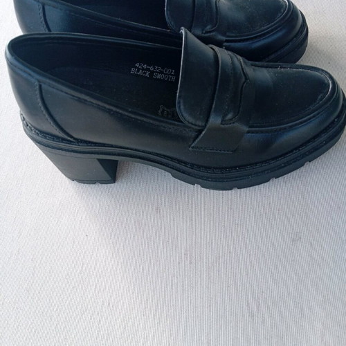 A To Z Greek loafers black like new, size 36