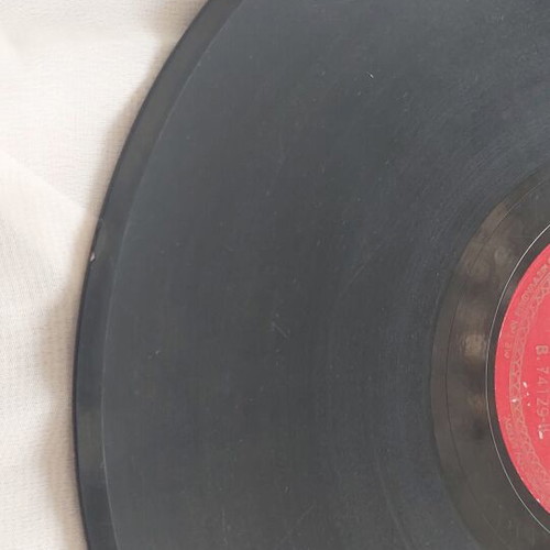 His Master's Voice 78 rpm record used, vintage laiko