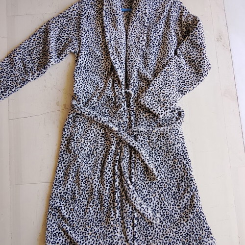 Cool women's cotton fleece bathrobe with leopard print, size M