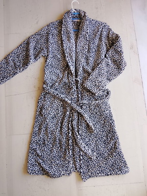 Cool women's cotton fleece bathrobe with leopard print, size M