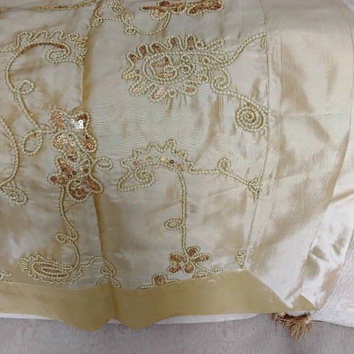 Turkish table linens like new, set of 2, hand embroidered