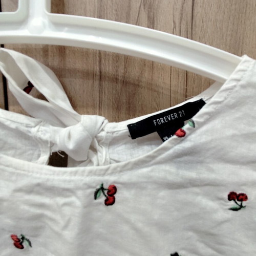Forever 21 crop top with embroidered cherries, puff sleeves, size L
