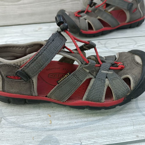 Keen N 32.5 Unisex Sandals like new, red