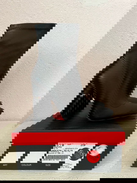 Μαύρα μποτάκια με τακούνι EXE 39