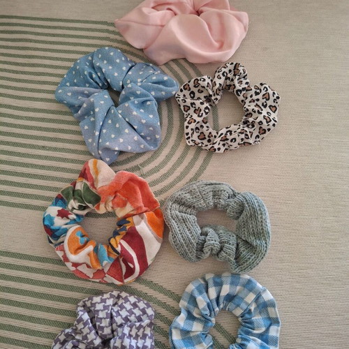 Set of 7 hair scrunchies
