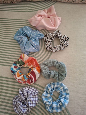 Set of 7 hair scrunchies
