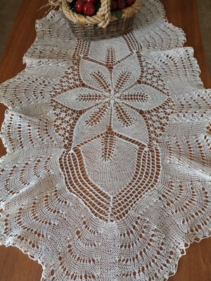 Handmade white crochet table runner 1.10x0.60 like new