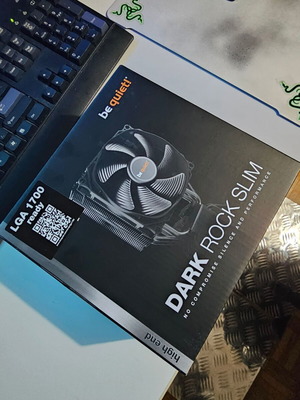 ΜΕΙΝΕΤΕ ΗΣΥΧΟΙ! DARK ROCK SLIM