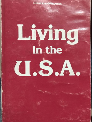 Living in the U.S.A. σε καλή κατάσταση υπογεγραμμένο από τη συγγραφέα