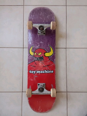 Custom skateboard μεταχειρισμένο με σανίδα Toy Machine και εξαρτήματα Primitive, Element