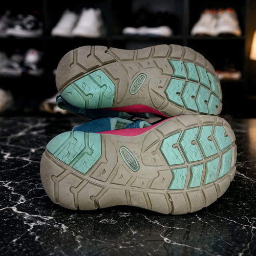 Keen sandals for girls like new, size 24, blue and pink