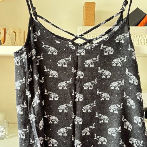 H&M Coachella crop top used, black with elephants, size 34