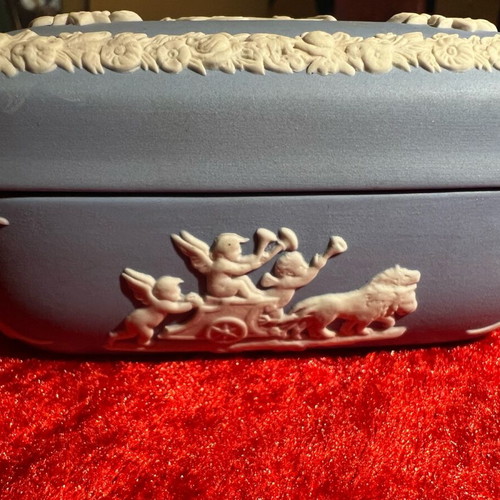 Wedgwood Jasperware porcelain box like new