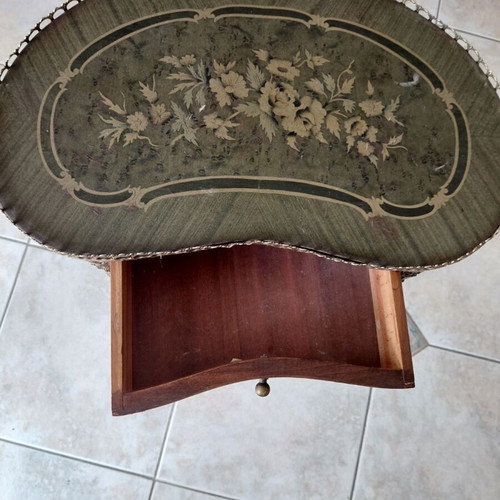 Vintage Louis XV kidney side table like new