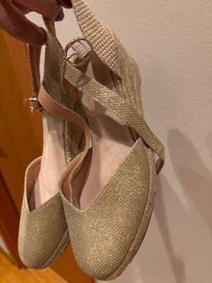 Gold espadrilles like new, size 39