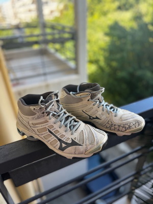 Mizuno Voltage αθλητικά παπούτσια σε μπεζ και γκρι, μέγεθος 38.5