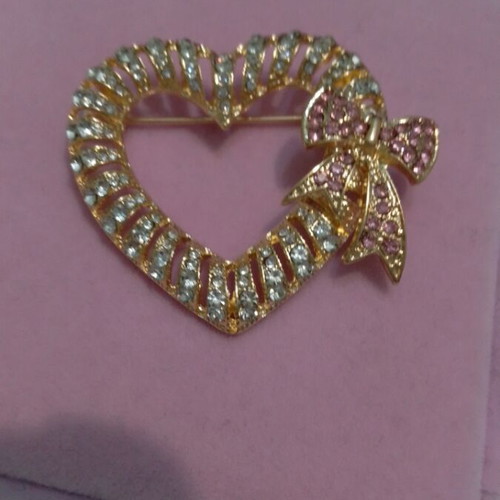 Heart steel pin new in gift box