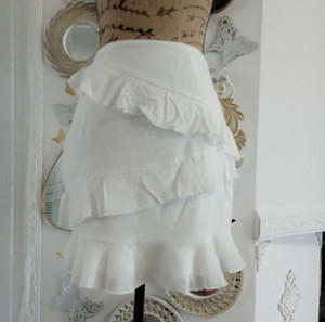 Λευκή μίνι φούστα. Summer white mini skirt. Καλοκαιρινή κοντή φούστα.