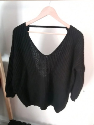Black off-shoulder sweater like new, size M-L