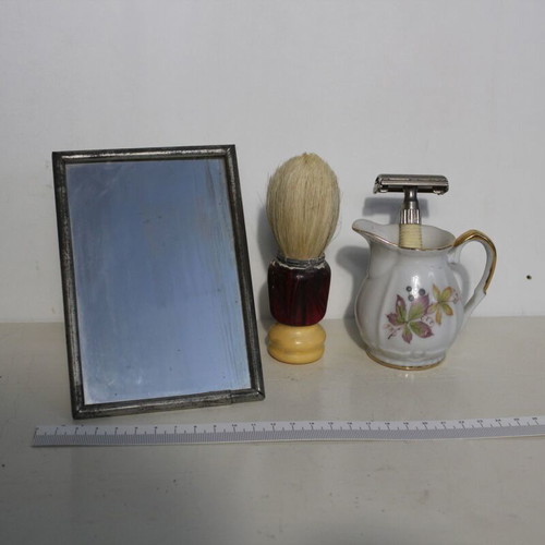 Shaving set with mirror, brush and porcelain jug used