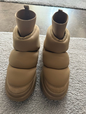 Ash boots like new, tan, size 40