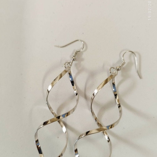 2 pairs of minimal spiral earrings new, gold and silver