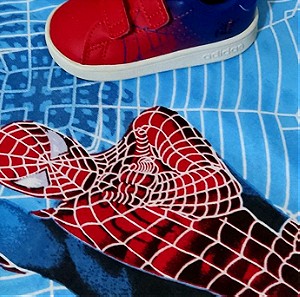 Παπουτσάκια Adidas Spiderman νούμερο 19 πωλούνται λόγω ανάγκης