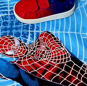 Παπουτσάκια Adidas Spiderman νούμερο 19 πωλούνται λόγω ανάγκης