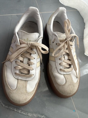 Adidas Samba αθλητικά sneakers μέγεθος 39 μεταχειρισμένα, άσπρα