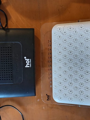 Router INTRACOM NetFasteR WLAN and Technicolor TD5136 v2 decoder used set