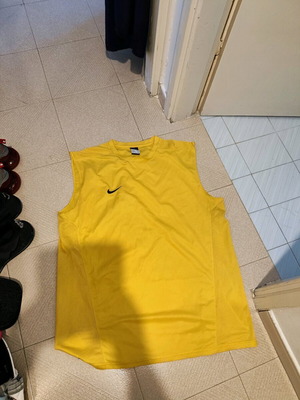 T Shirt Nike Dri-FIT σαν καινούργιο, αμάνικο, XXL, κίτρινο