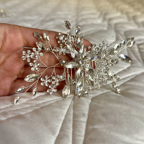 Bridal hair comb with crystals and pearls, silver tone