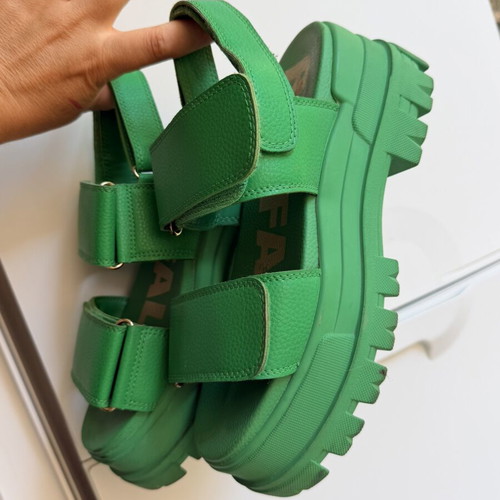 Buffalo platform sandals size 38 green like new