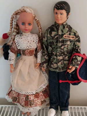 Bibibo Saloon and John John doll pair