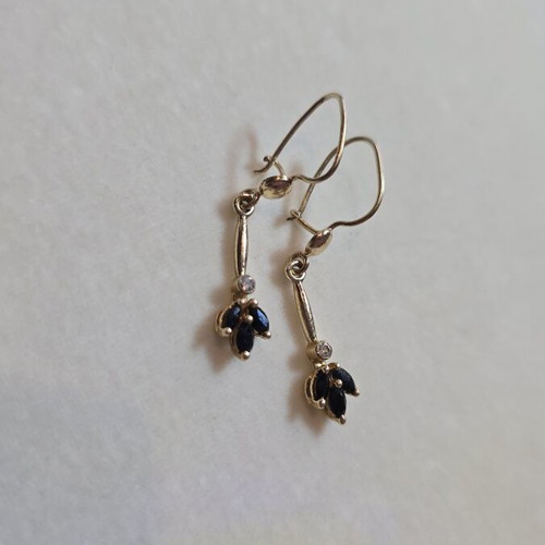 Gold 585 earrings with sapphires