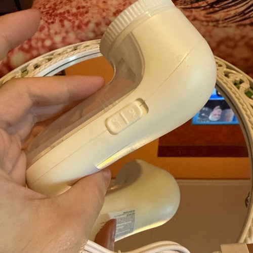 White clothes lint remover like new with cord