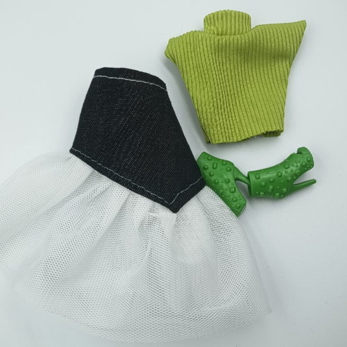 Doll clothes fashion set like new, skirt blouse and shoes