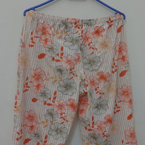 Jolinesse women's capri pants like new, size M, multicolor